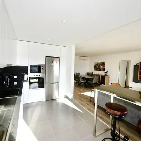 Aloha Bliss - For 8 Апартаменты Сан-Мартинью-ду-Порту