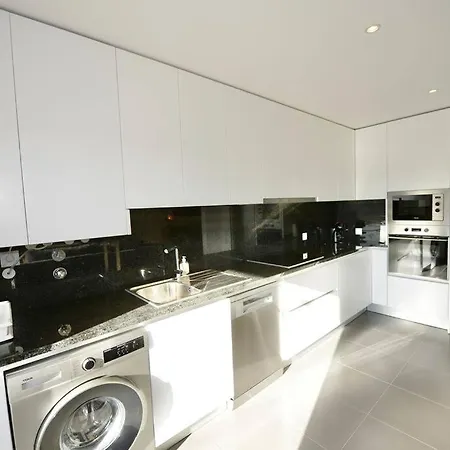 Aloha Bliss - For 8 Апартаменты Сан-Мартинью-ду-Порту